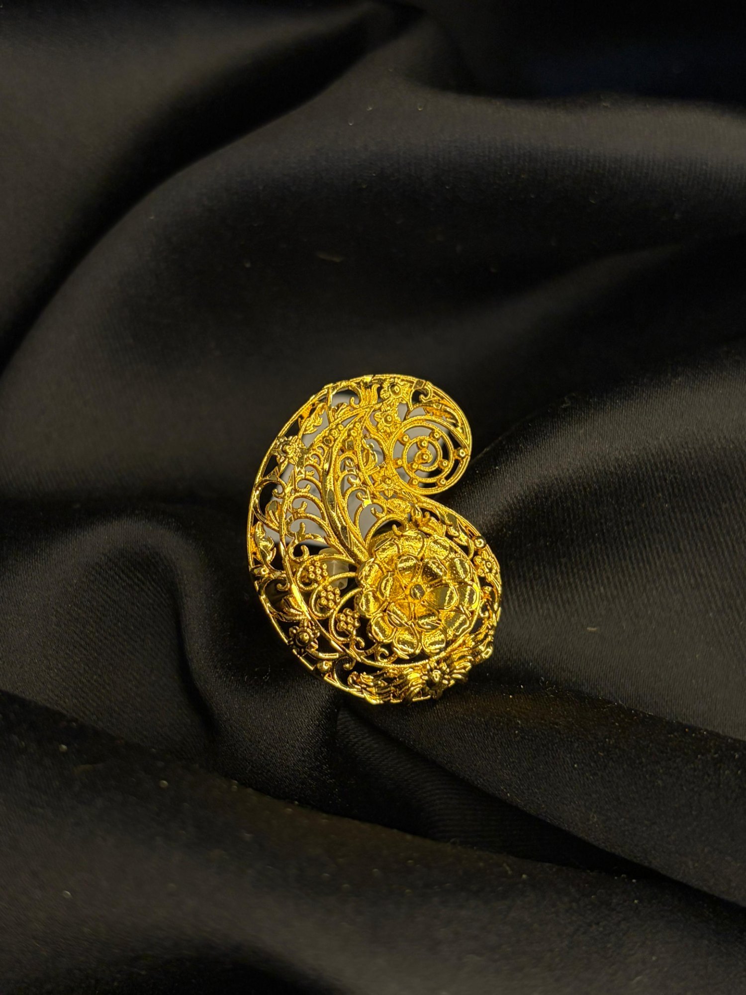 Aam kolka flower finger ring