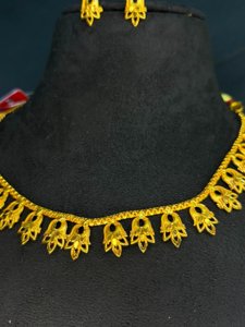 Three leaf sleek necklace