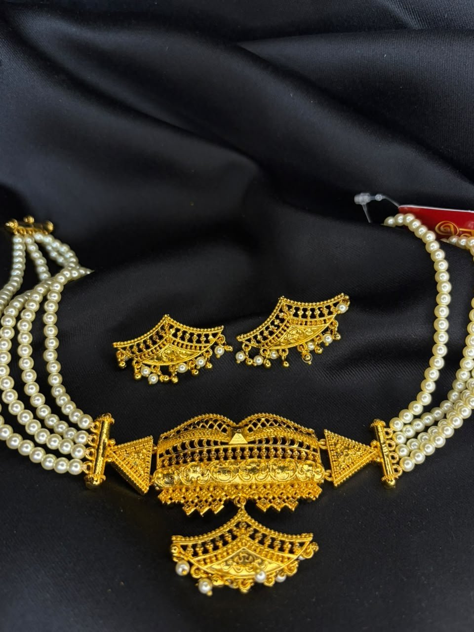Rajshubha pearl choker