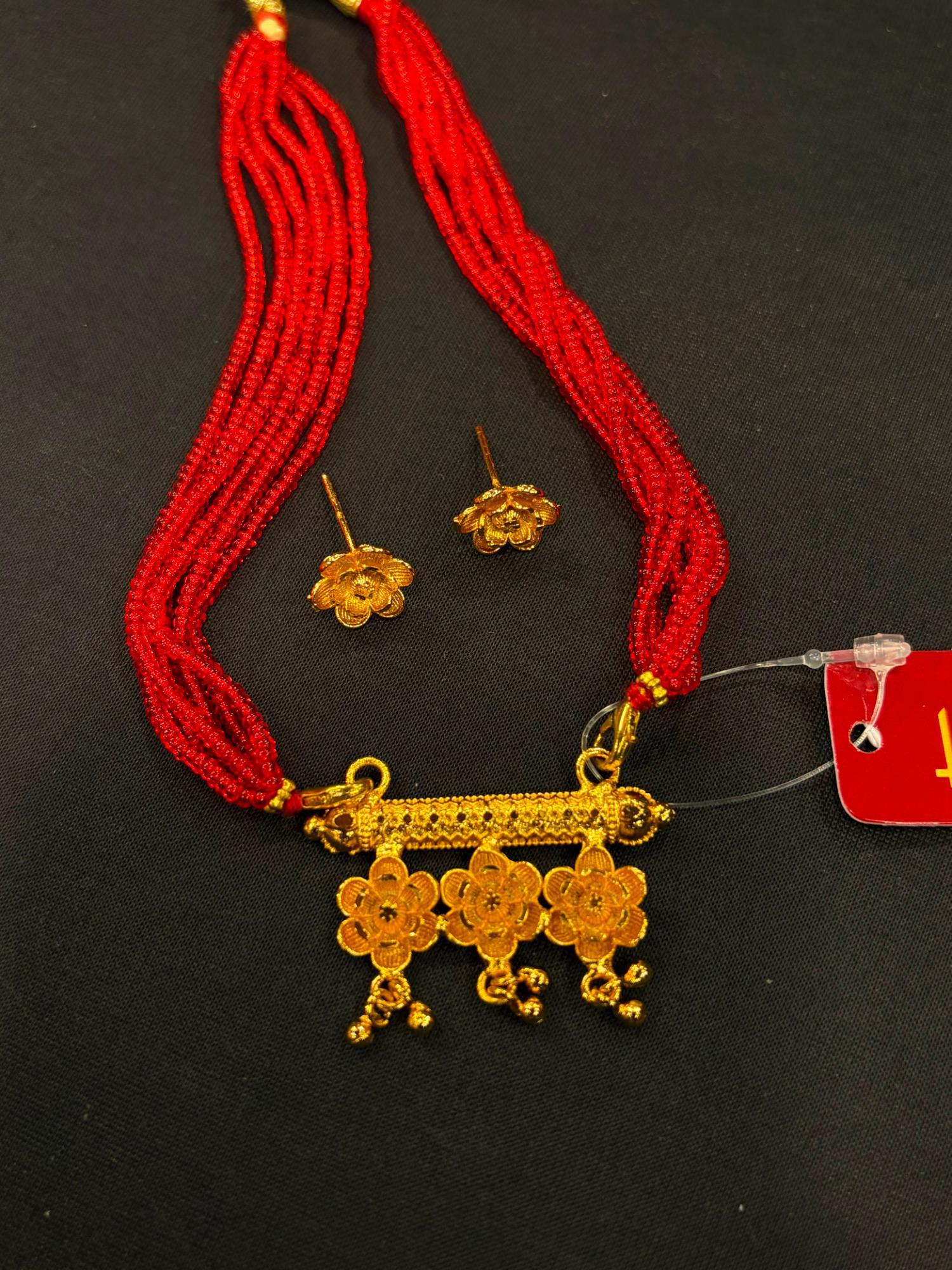 Suhashini Pendant Set