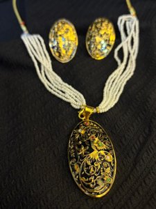 Oval Mina Pendant (Black)
