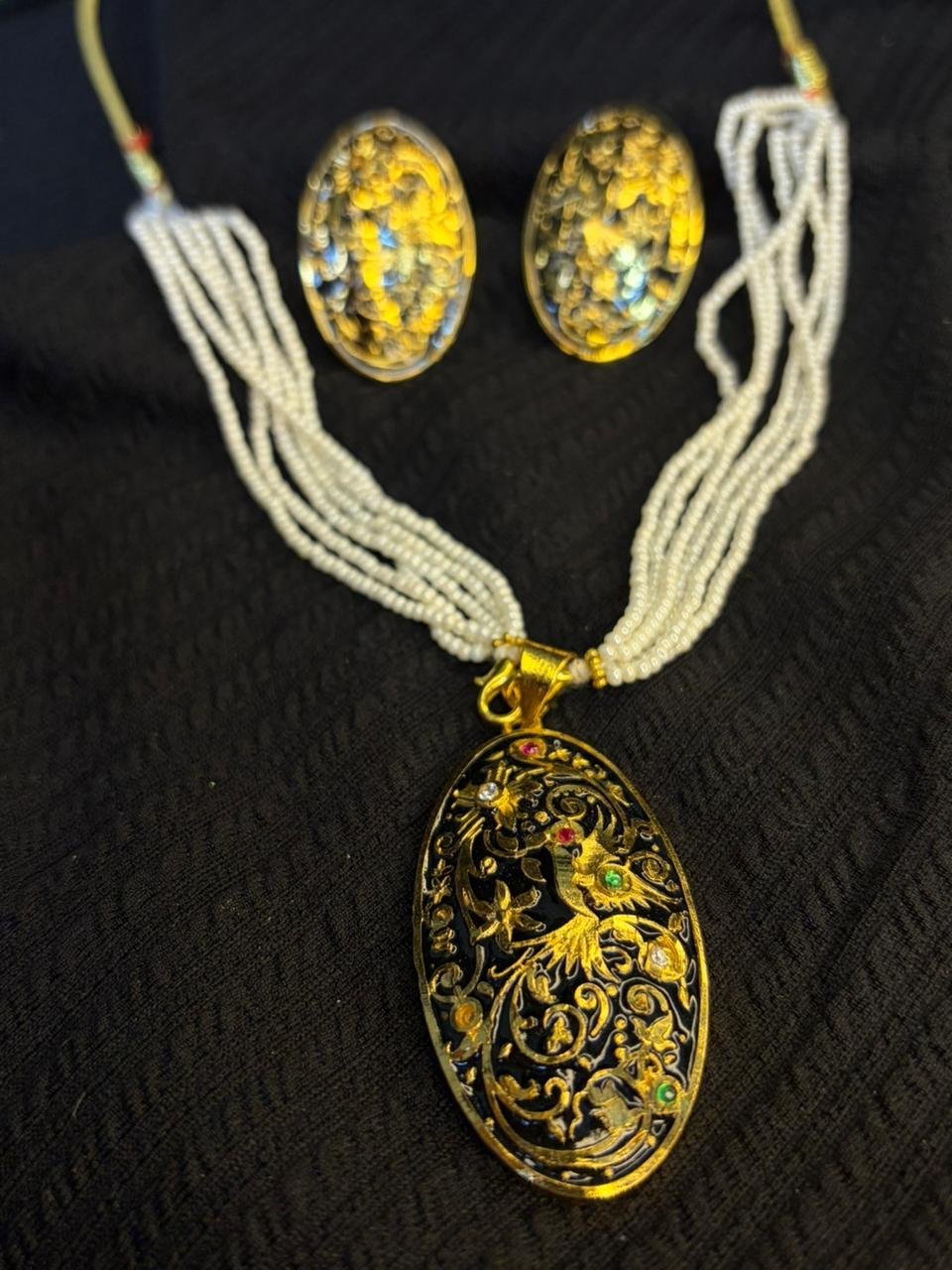 Oval Mina Pendant (Black)