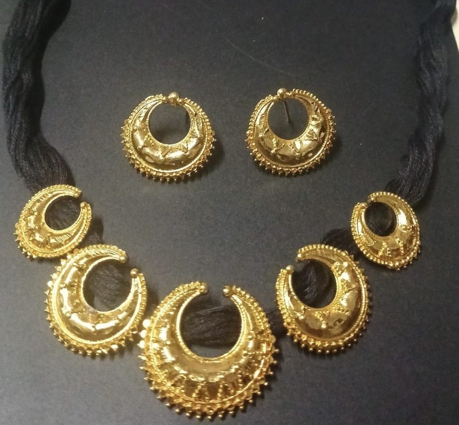 Five moon necklace