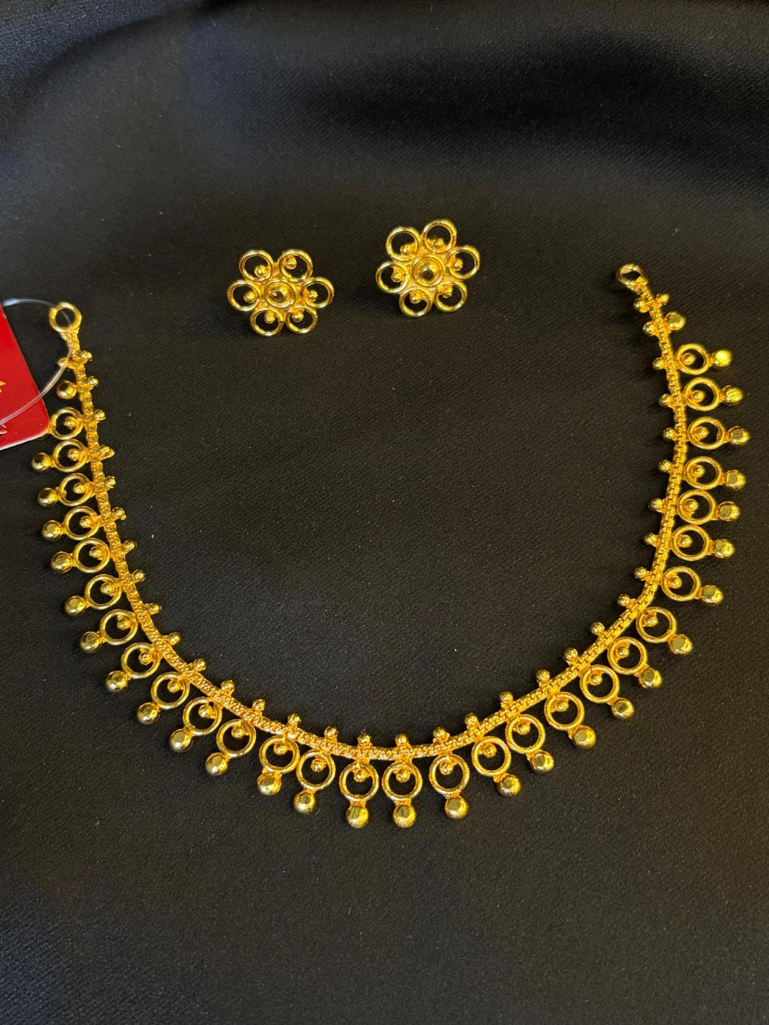 Chandrika Petal Sleek Necklace