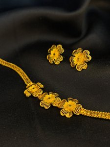 Five Petal Choker