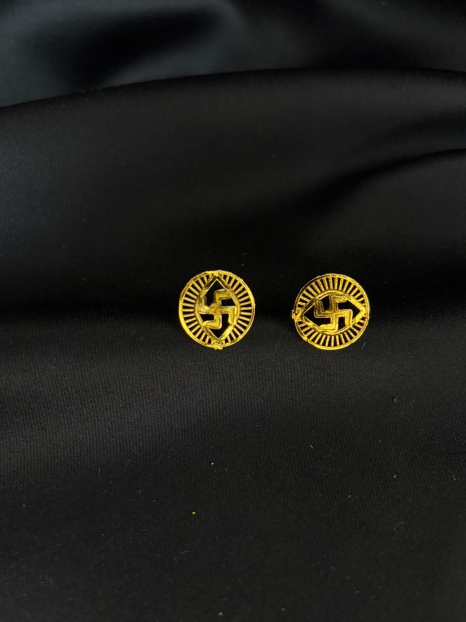 Chakra swastik kanpasa