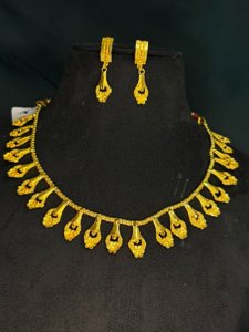 Lily Sleek Necklace