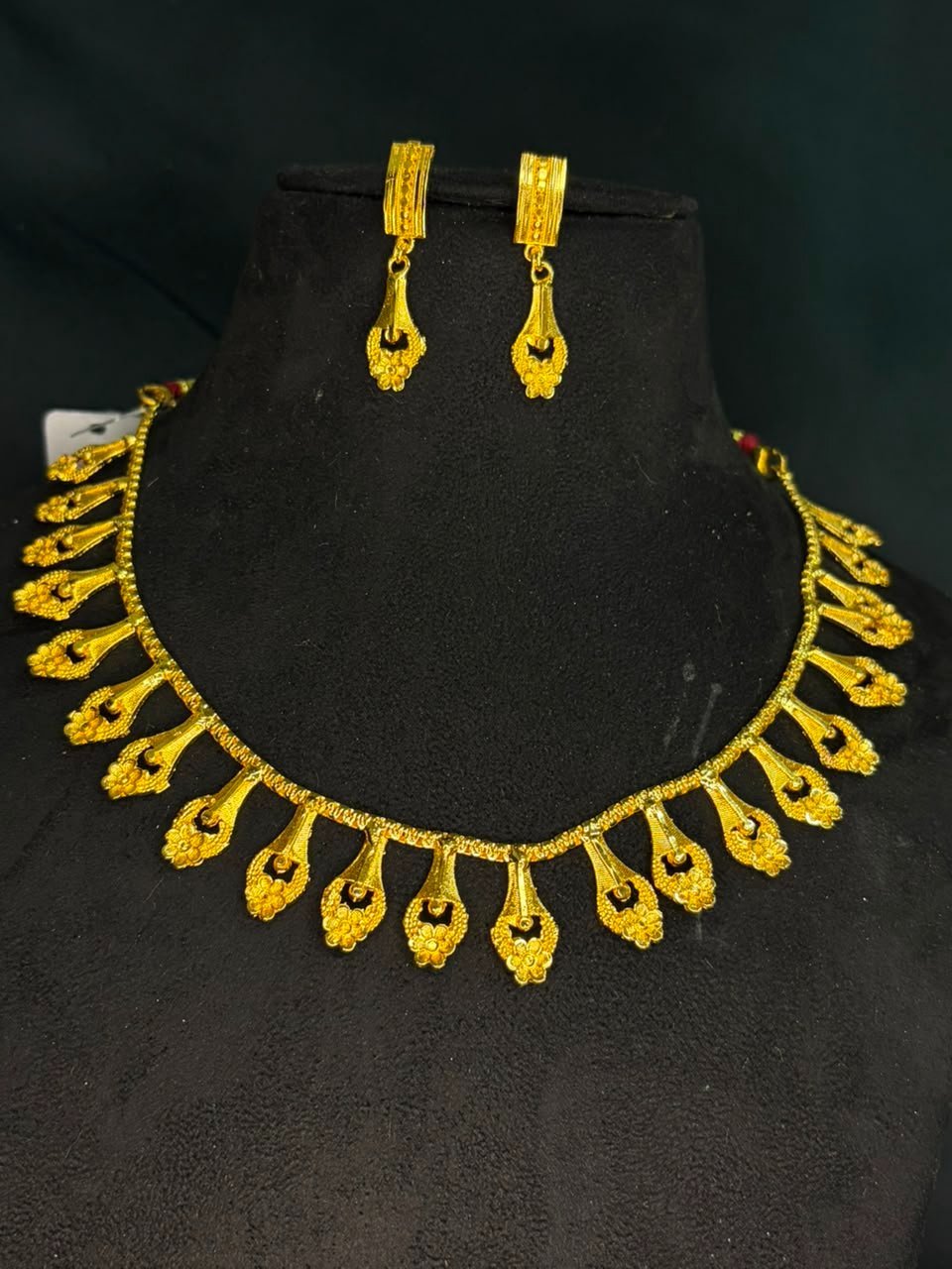 Lily Sleek Necklace