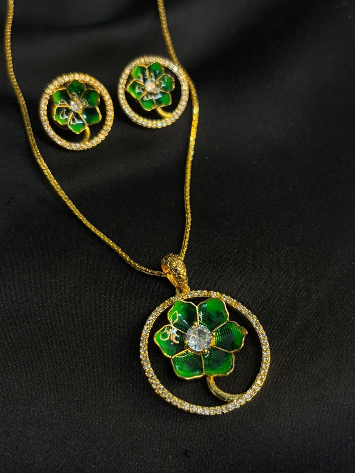 Zenvia Bloom Pendant Set (Green)