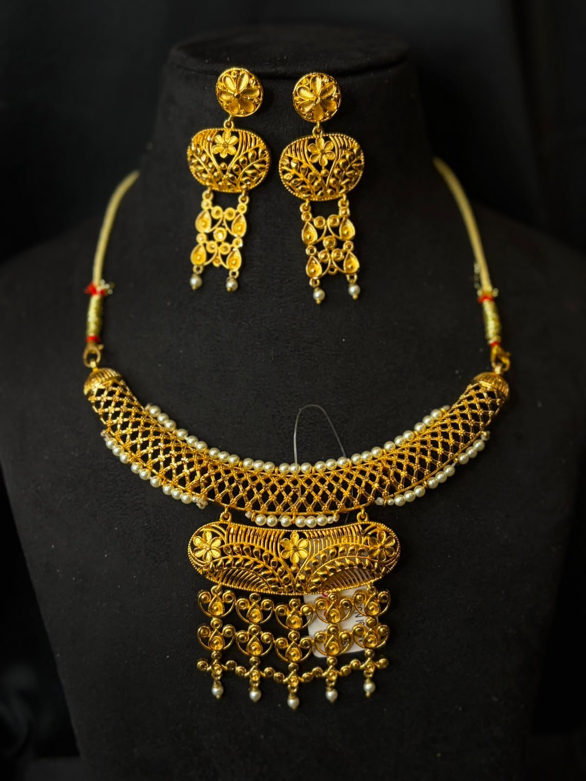 Pushparekha medium necklace