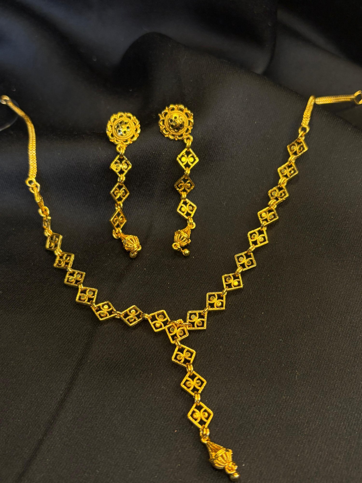 Diamond sleek Necklace