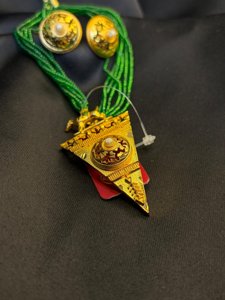Tribujh pendant