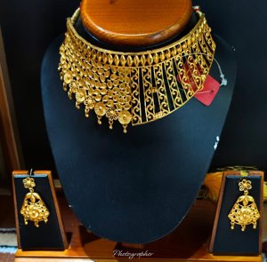 Half Ful Choker