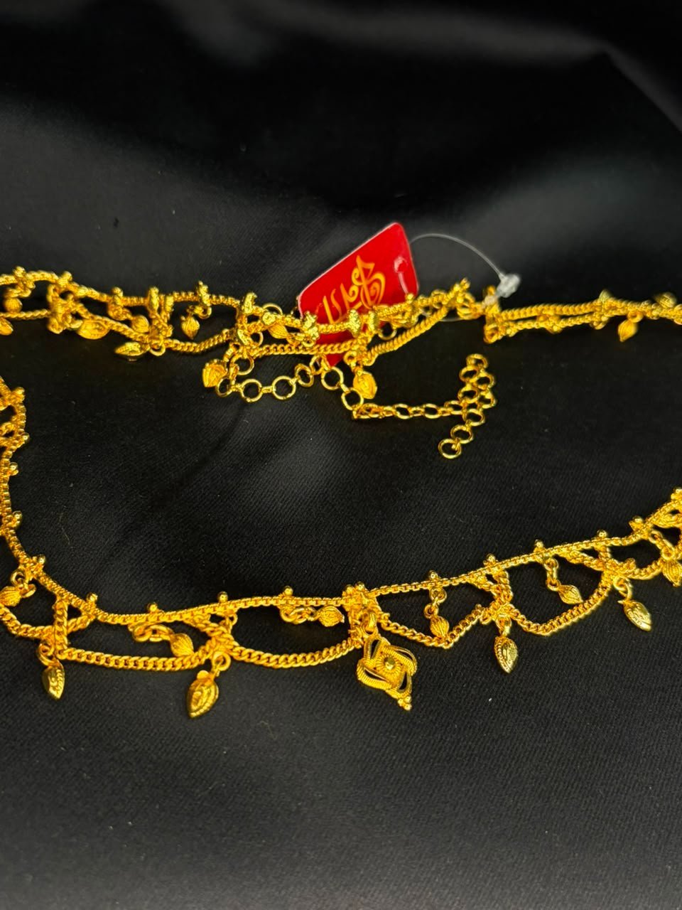 Rose drops komor bandhani